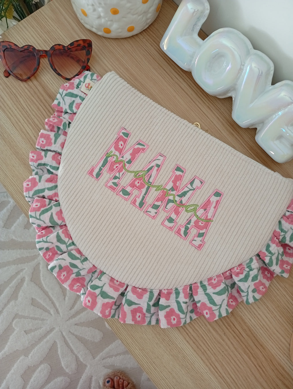 Mama Pochette Beige | Storia