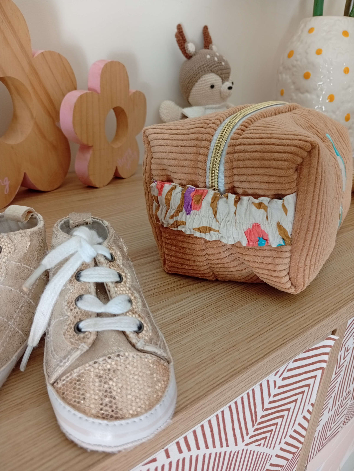 Mini trousse Coquillage Lettre Camel | Multi Fleurs